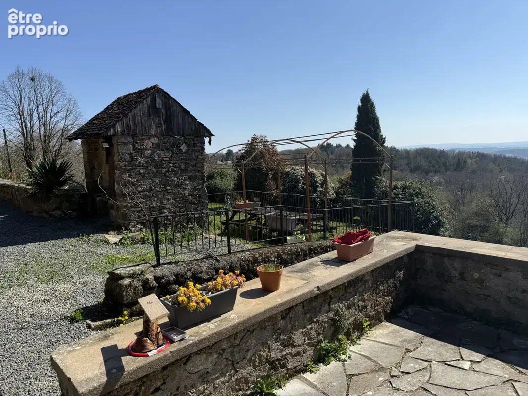 Propriete avec dependances et 11 ha de terrain - photo 24