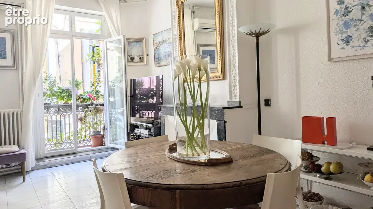 Hôtel boutique de style haussmannien à vendre + concept de brunch et de café   400 m2 avec vue sur les toits. - photo 8