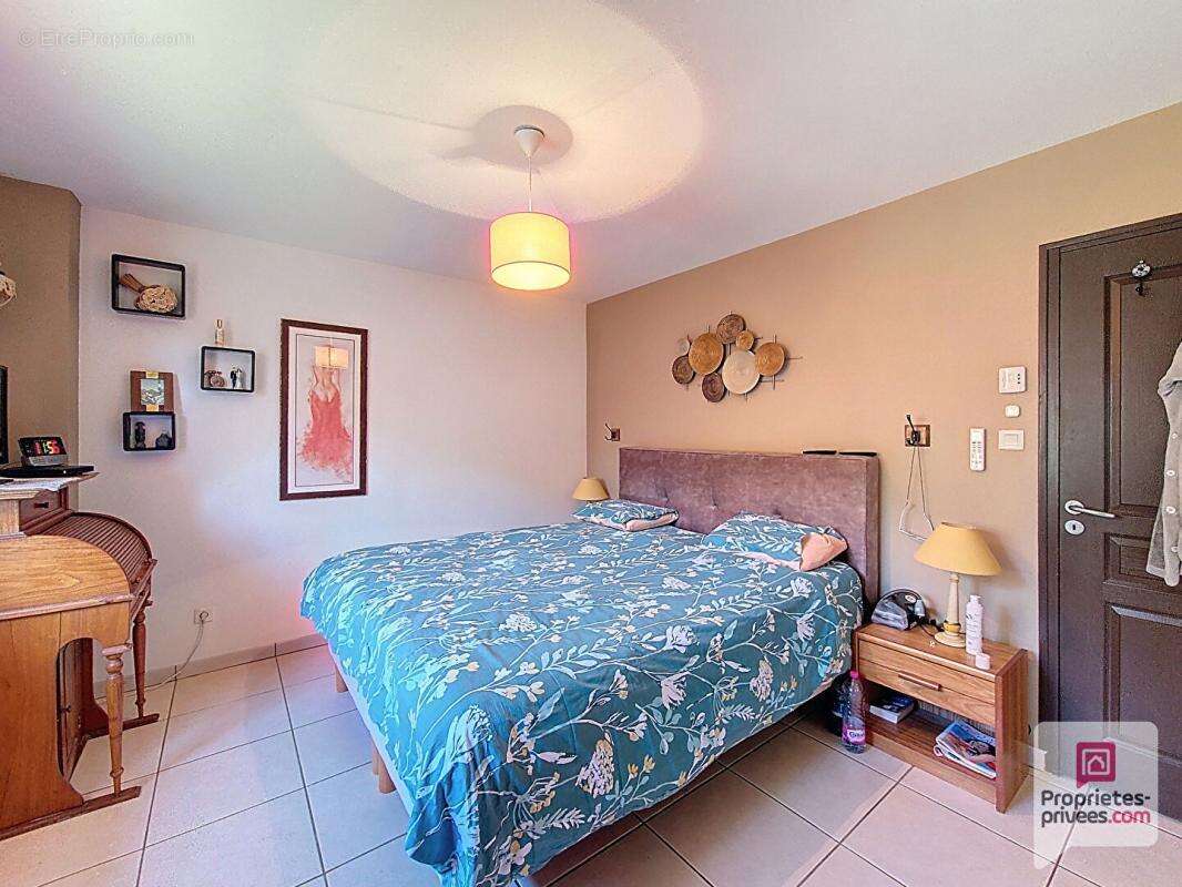 Maison à SAINT-CYR-LA-ROCHE