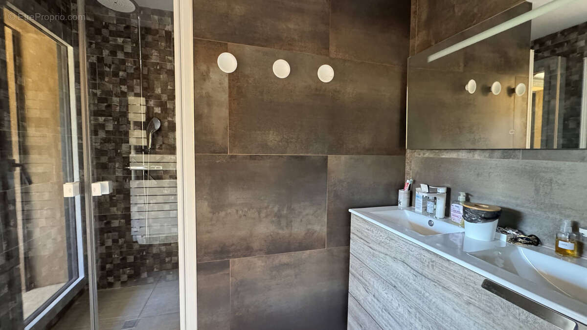 Maison à CHATEAUNEUF-LE-ROUGE