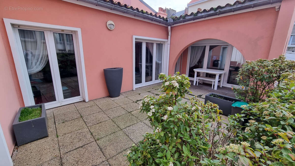 réf 3972 - Immeuble bien situé à usage d'habitation et professionnel avec garages - photo 14