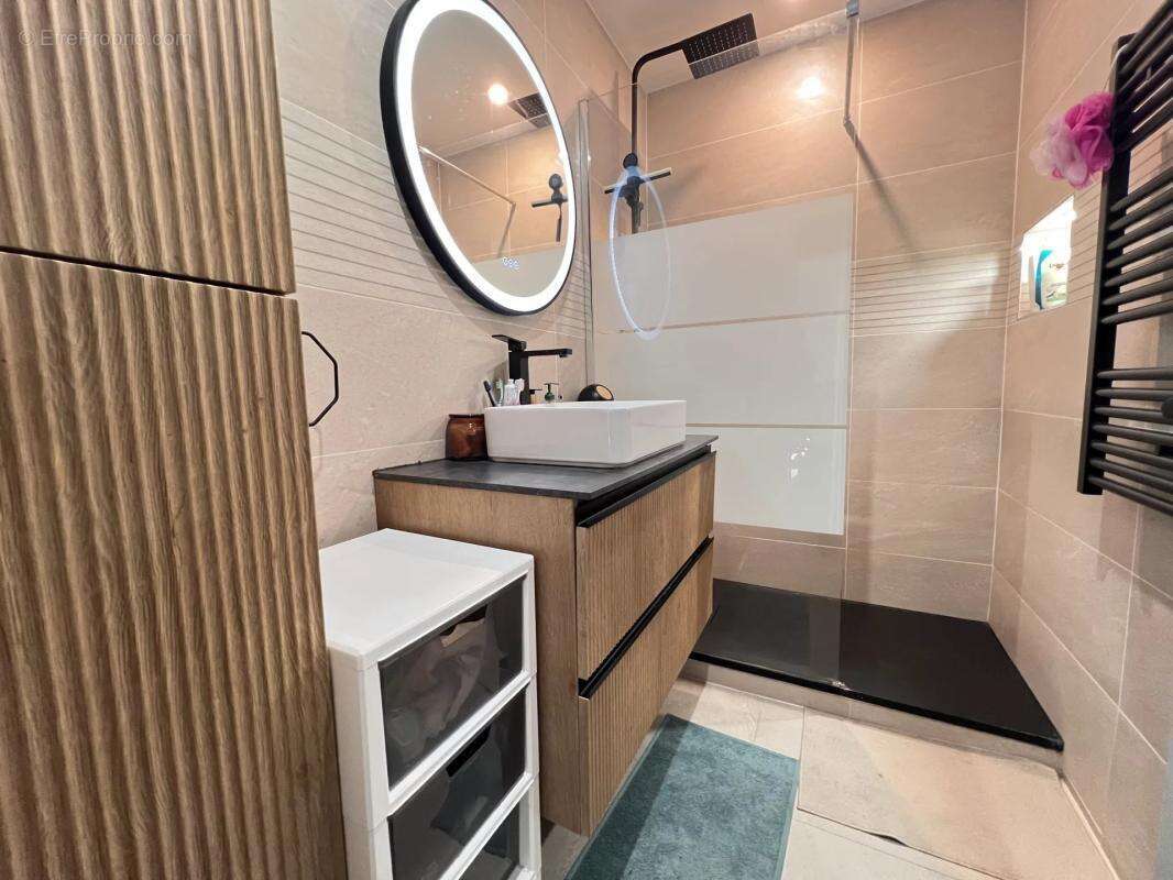 Appartement à LES CLAYES-SOUS-BOIS