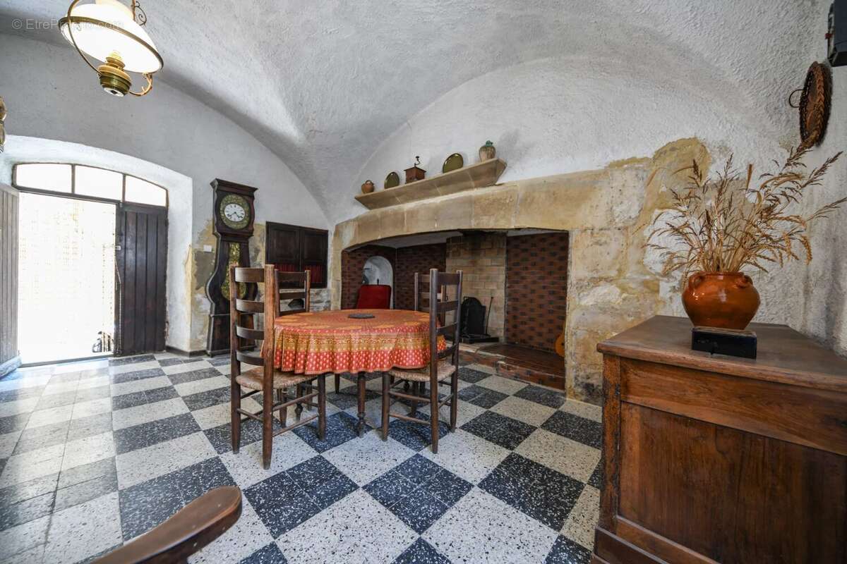 Maison à LUSSAN