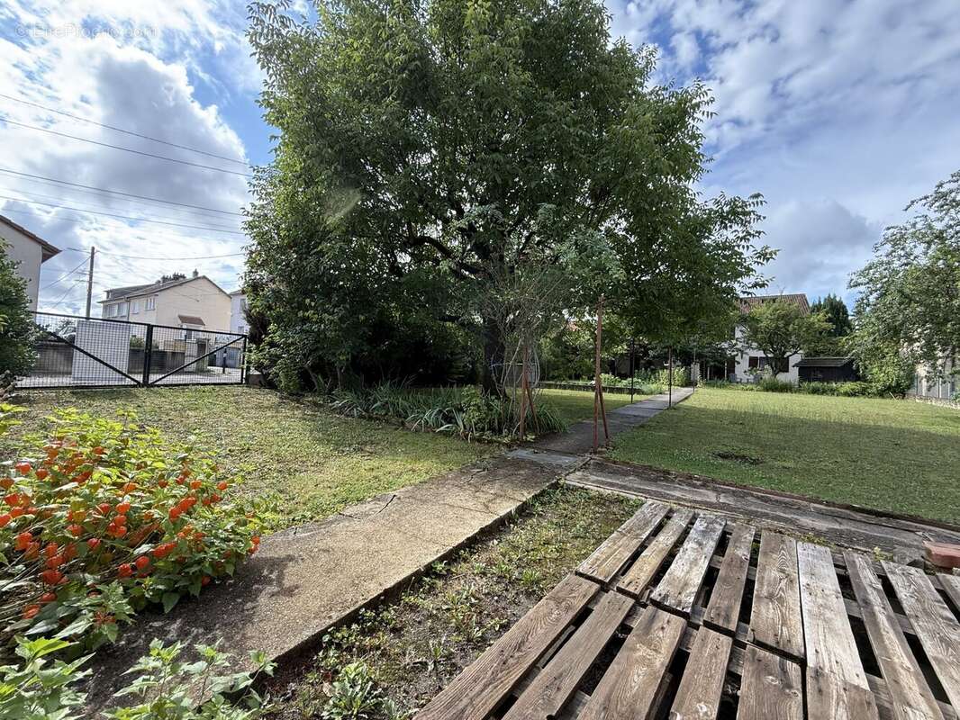 Terrain à SAINT-JULIEN-LES-METZ