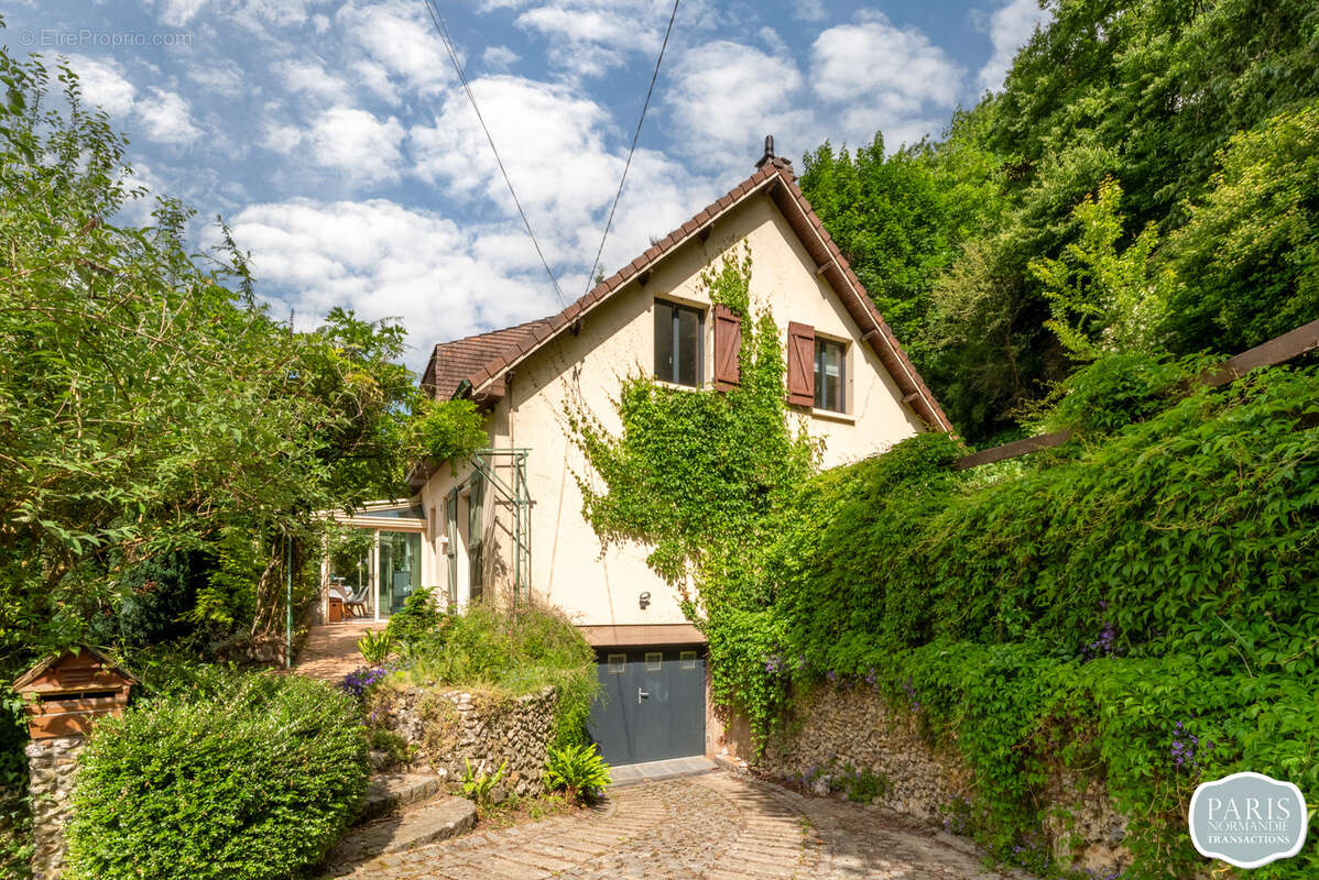 Maison à LE MESNIL-ESNARD