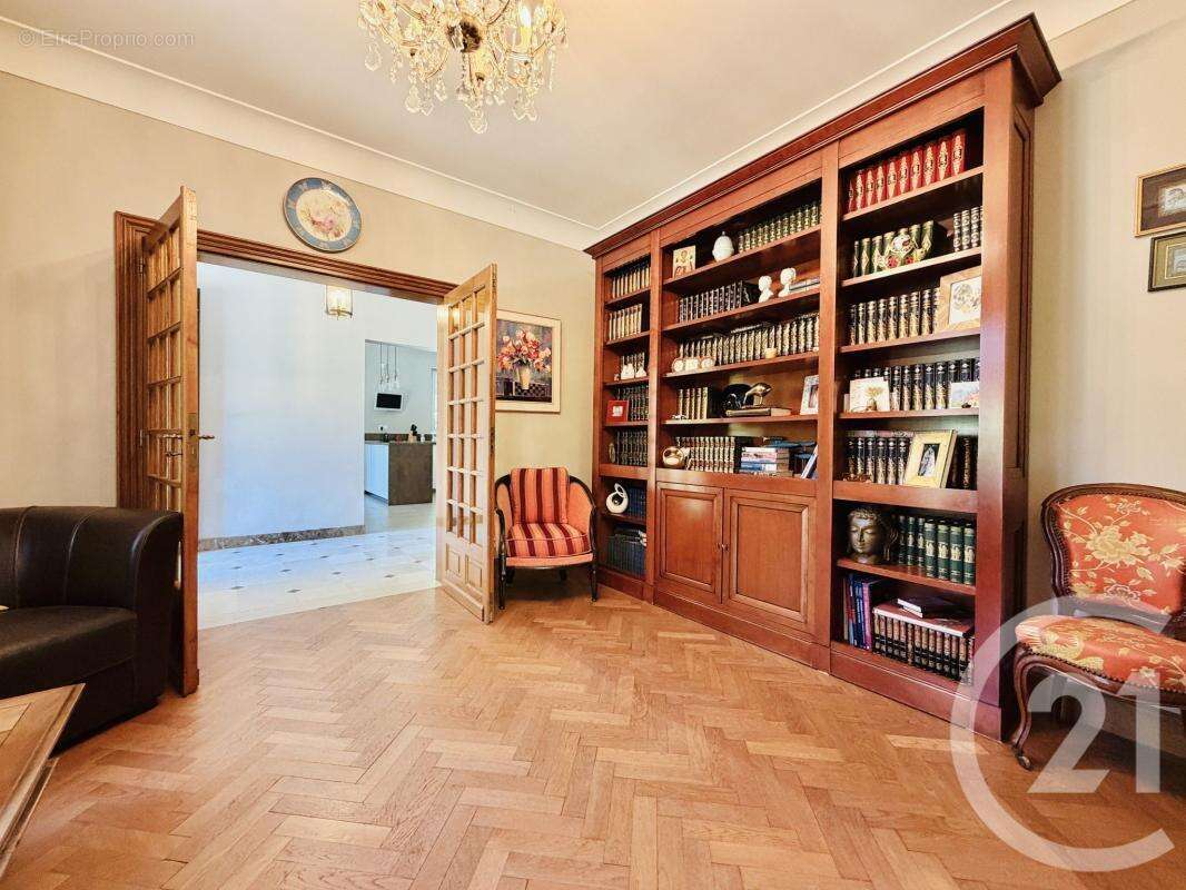 Maison 189 m² à Saint-Priest-Taurion  - photo 10