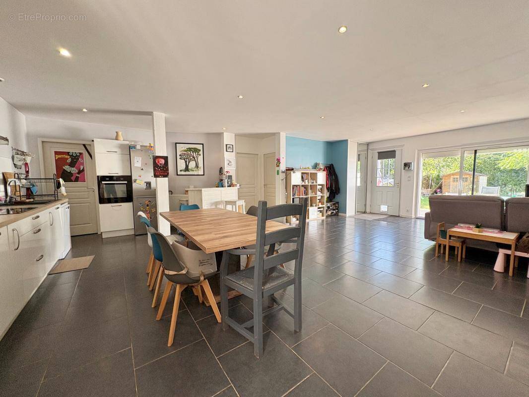 Appartement à CHENOVE