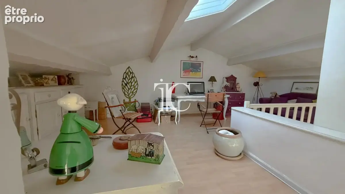 Propriété avec boxes, terrain clôturé et piscine sur 5 600 m² - photo 8