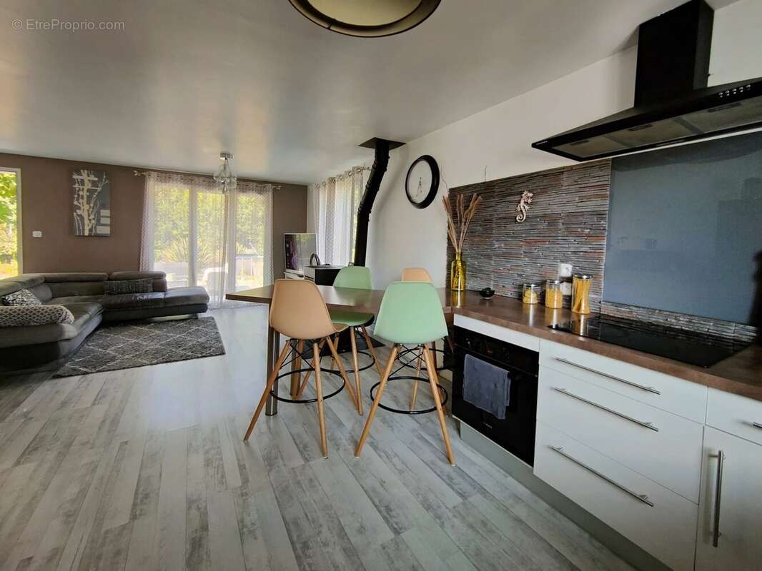 Maison à AYGUEMORTE-LES-GRAVES