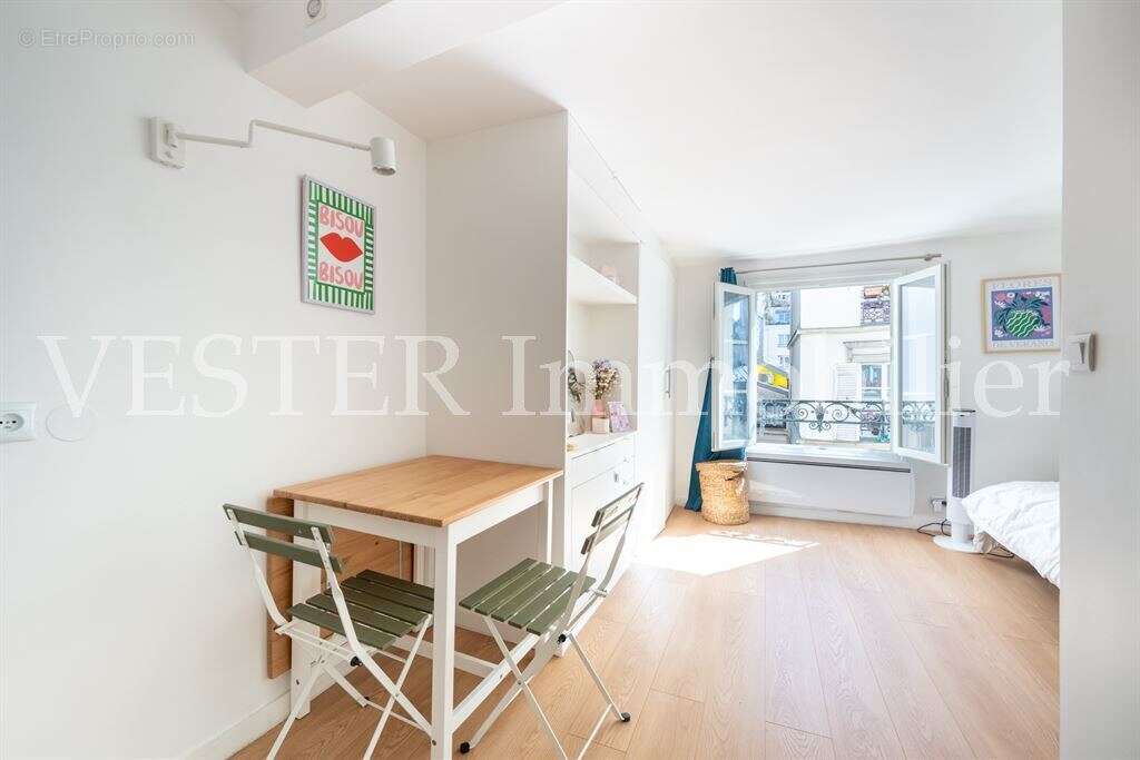 ABBESSES - Très beau studio de 20m² au calme refait en 2020 - photo 5