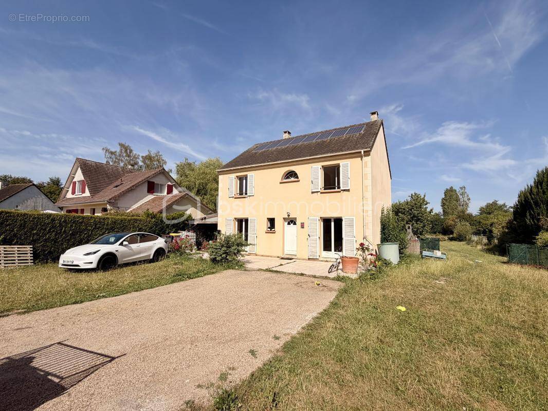 Maison à VILLEMARECHAL