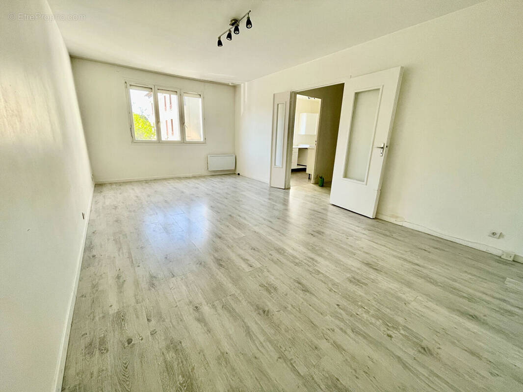 Appartement à SAINT-MICHEL-SUR-ORGE