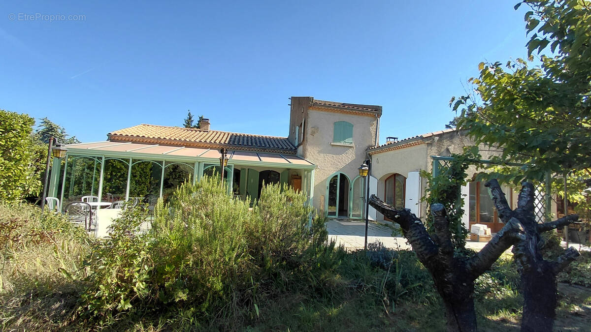 Maison à SAINT-MONTAN