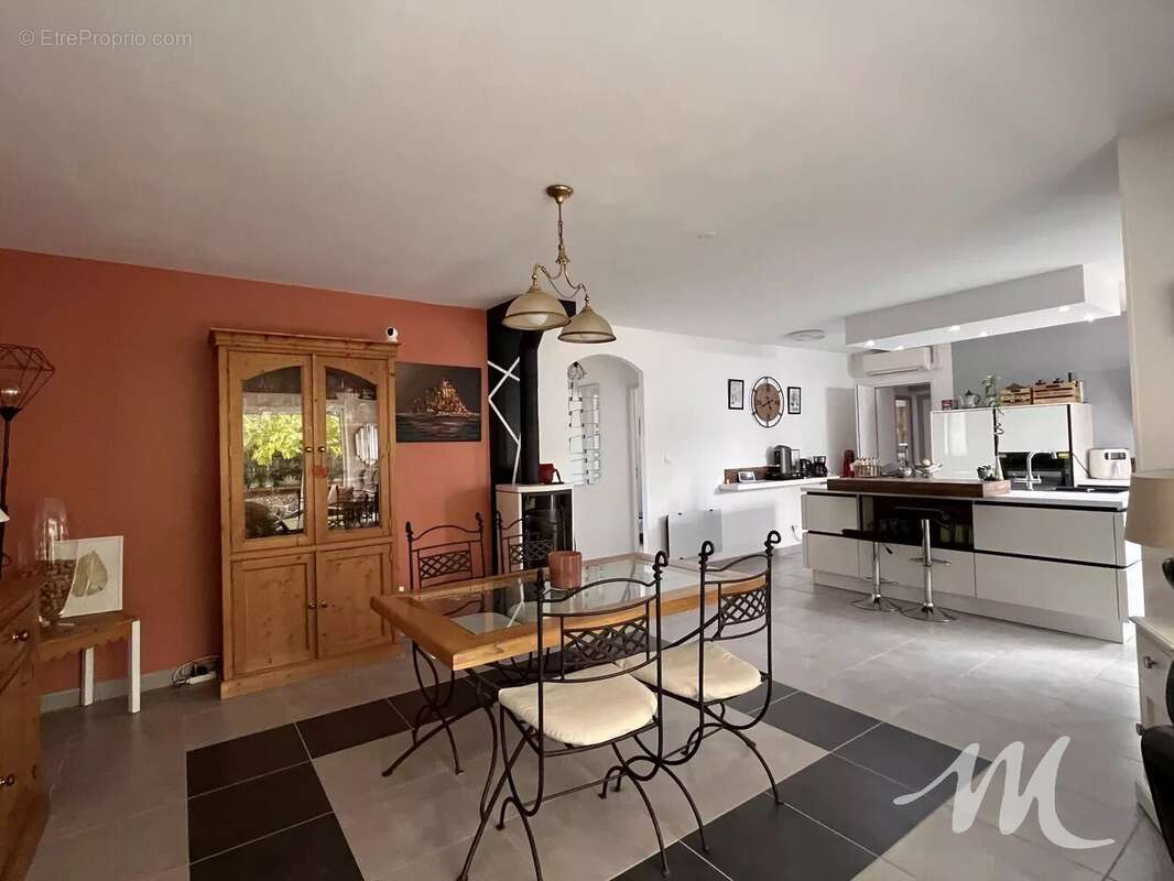 Maison à SAINT-MAXIMIN-LA-SAINTE-BAUME