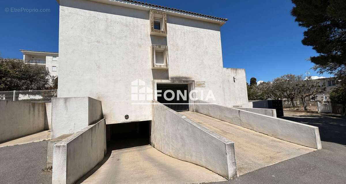 Parking à FLEURY