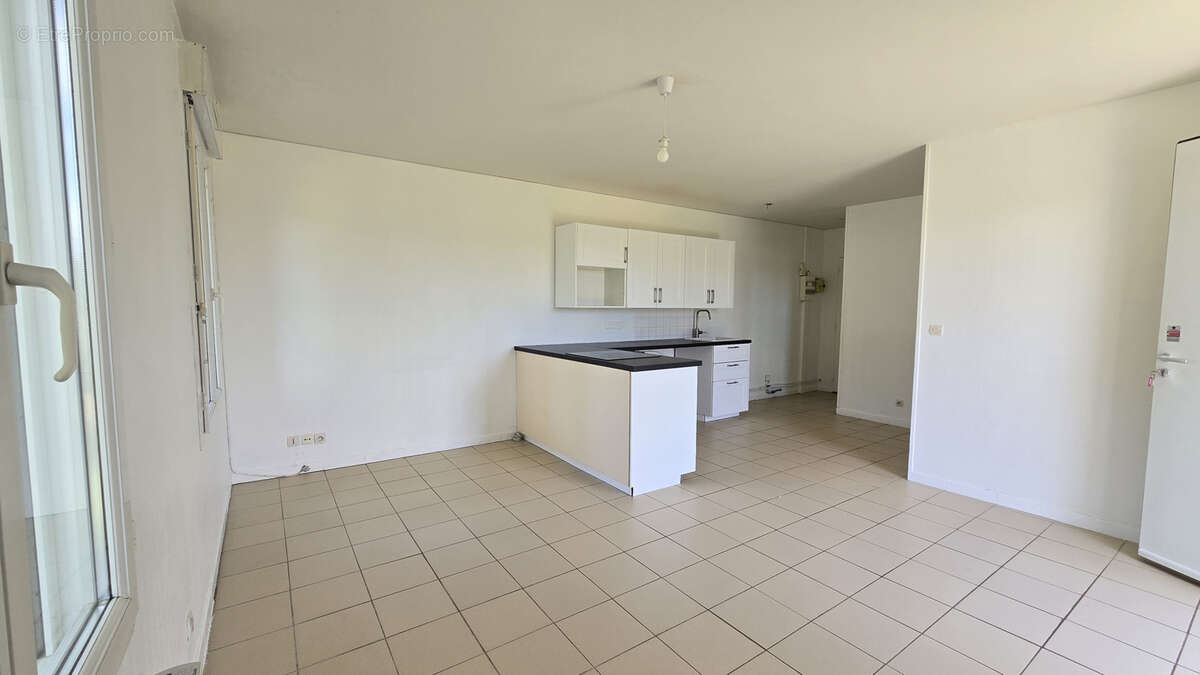 2 pieces dans petite copropriete - 40.25m2 - 1 chambre - 2 parkings. - photo 3