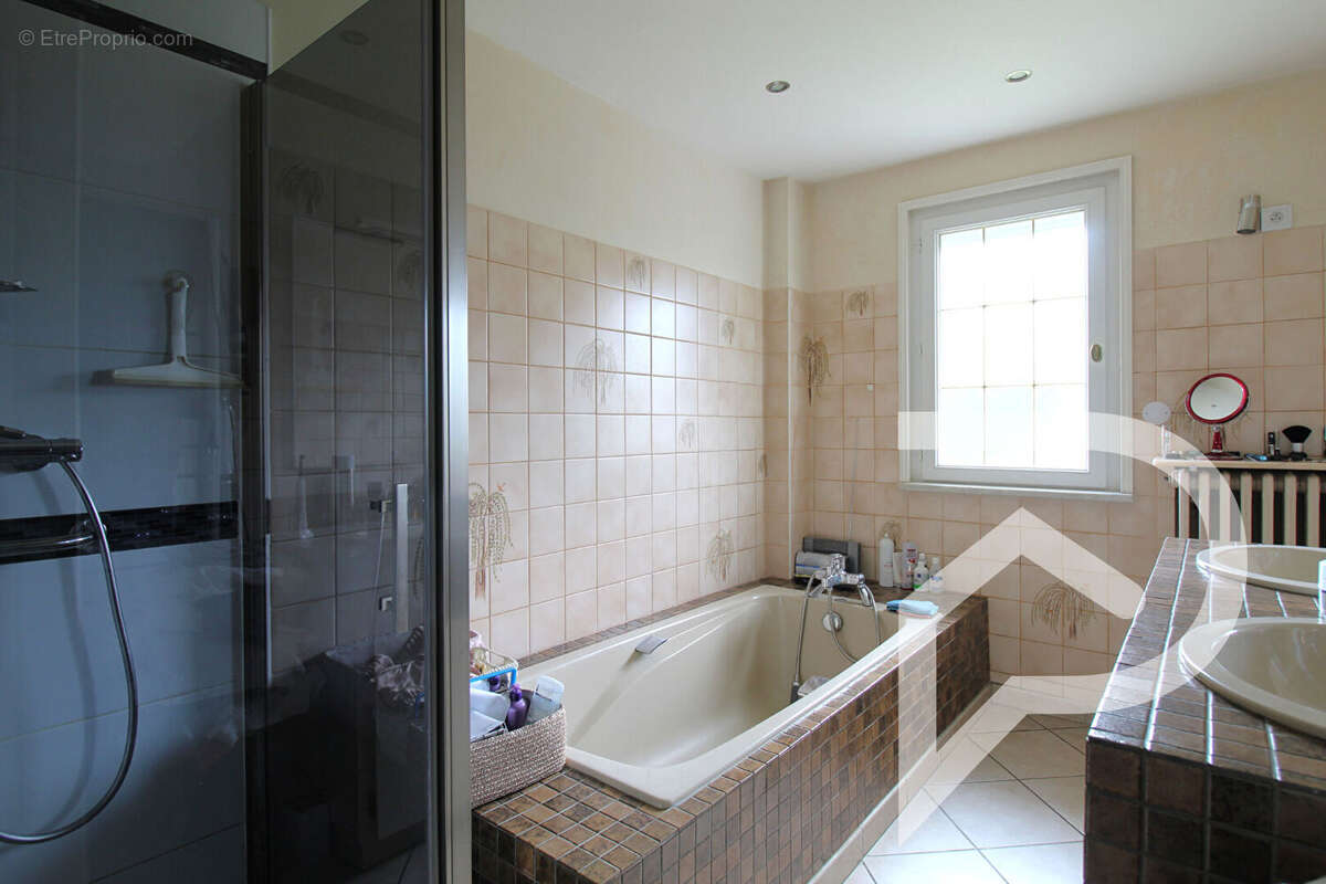 Maison à CHEVRIERES