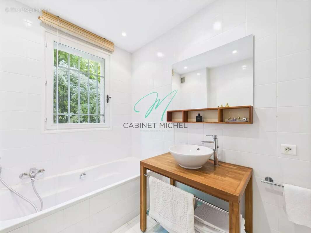 Maison à ROQUEFORT-LES-PINS