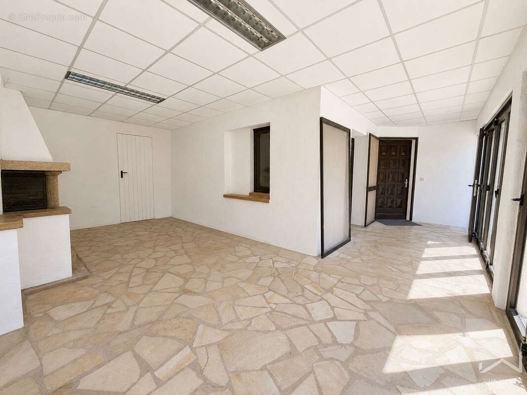 Maison à UCHAUX