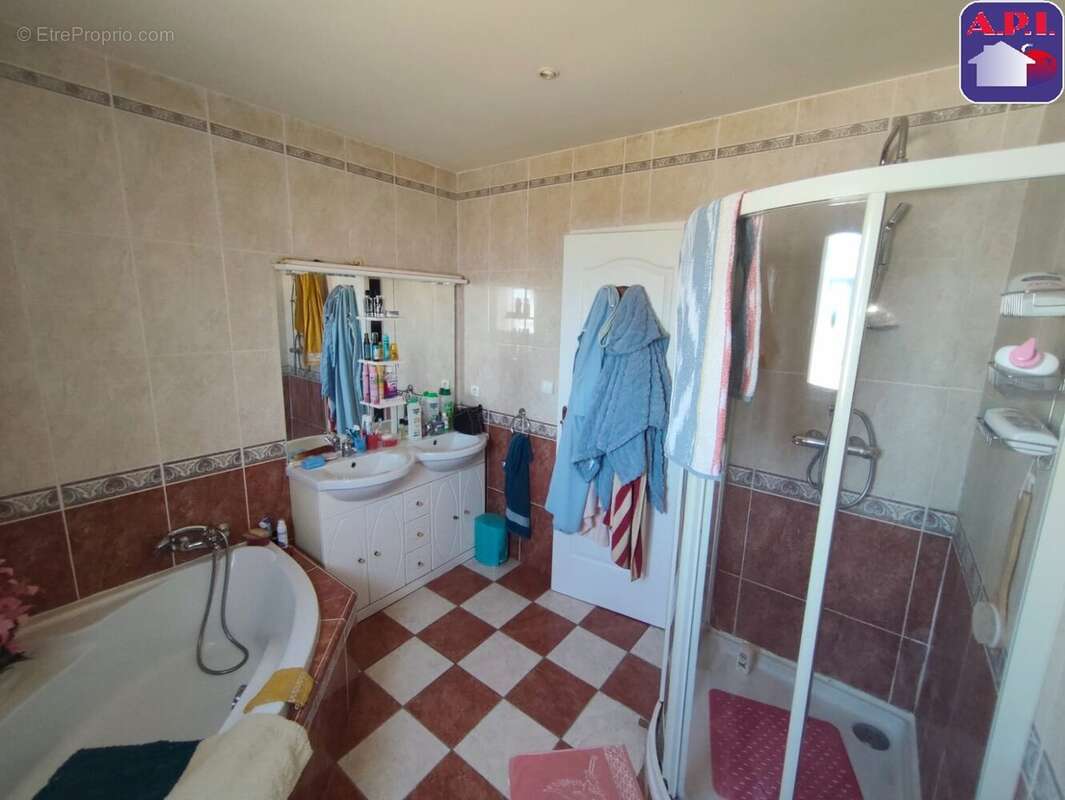 Maison 113 m² à Castelnau-Picampeau  - photo 10