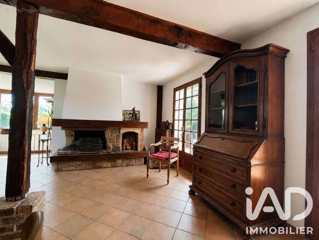Maison 157 m² à Le Plessis-Feu-Aussoux  - photo 5