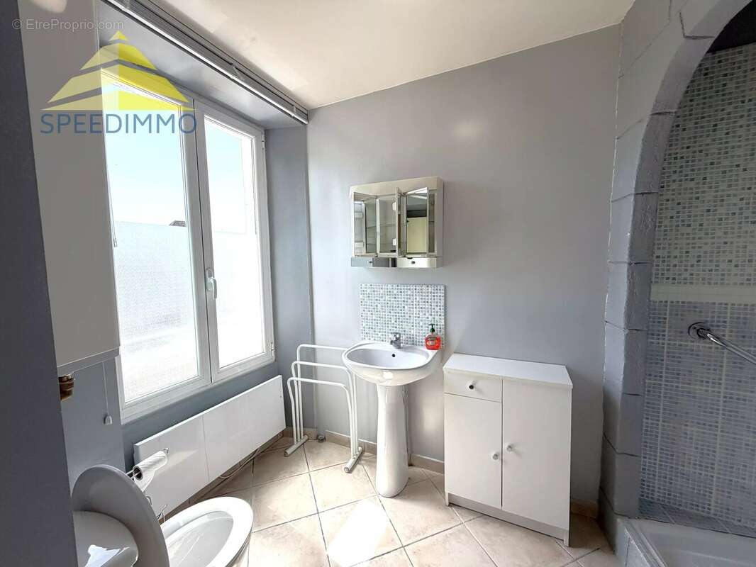Appartement à MANDRES-LES-ROSES