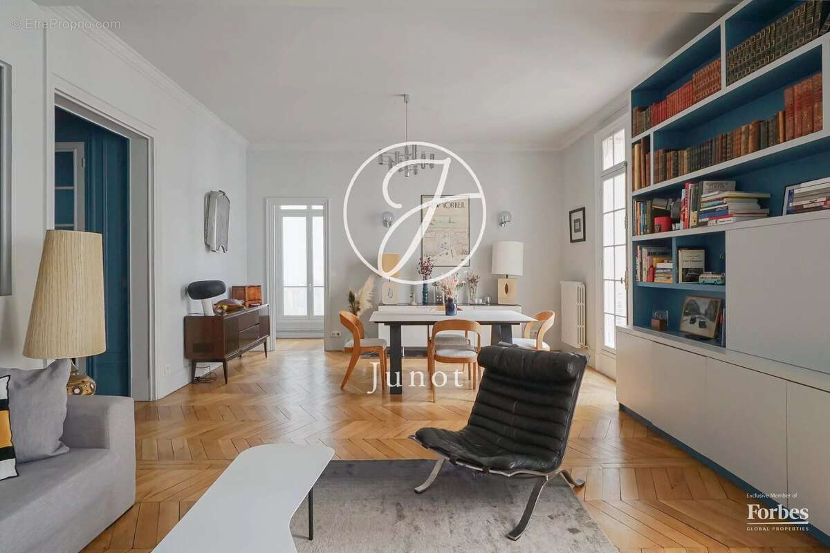 Appartement à PARIS-17E