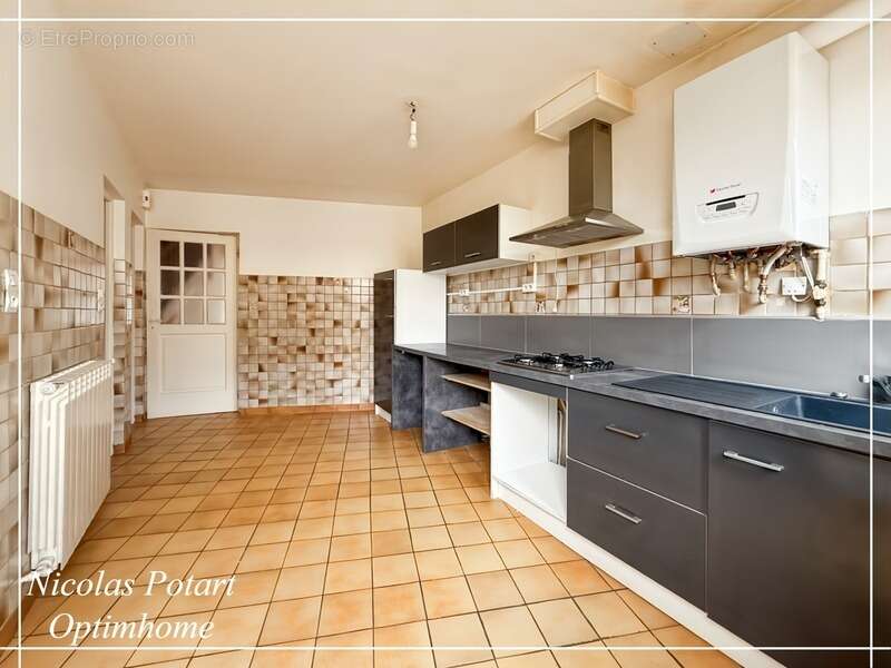 Maison 4 pièces avec cour, préau et bureau – Centre de Lacroix-Saint-Ouen - photo 6