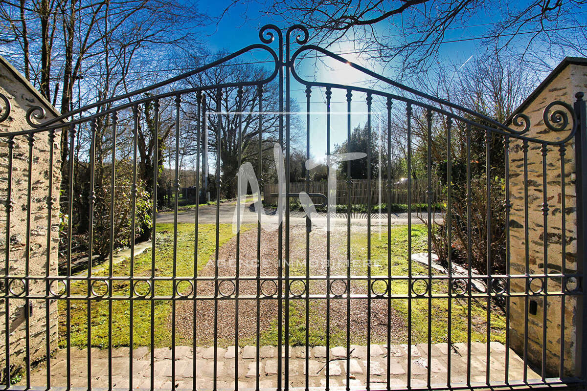 Maison ancienne à vendre à Mozé-sur-Louet avec jardin et dépendance - photo 12
