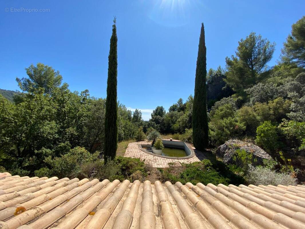 Photo 1 - Maison à LE REVEST-LES-EAUX