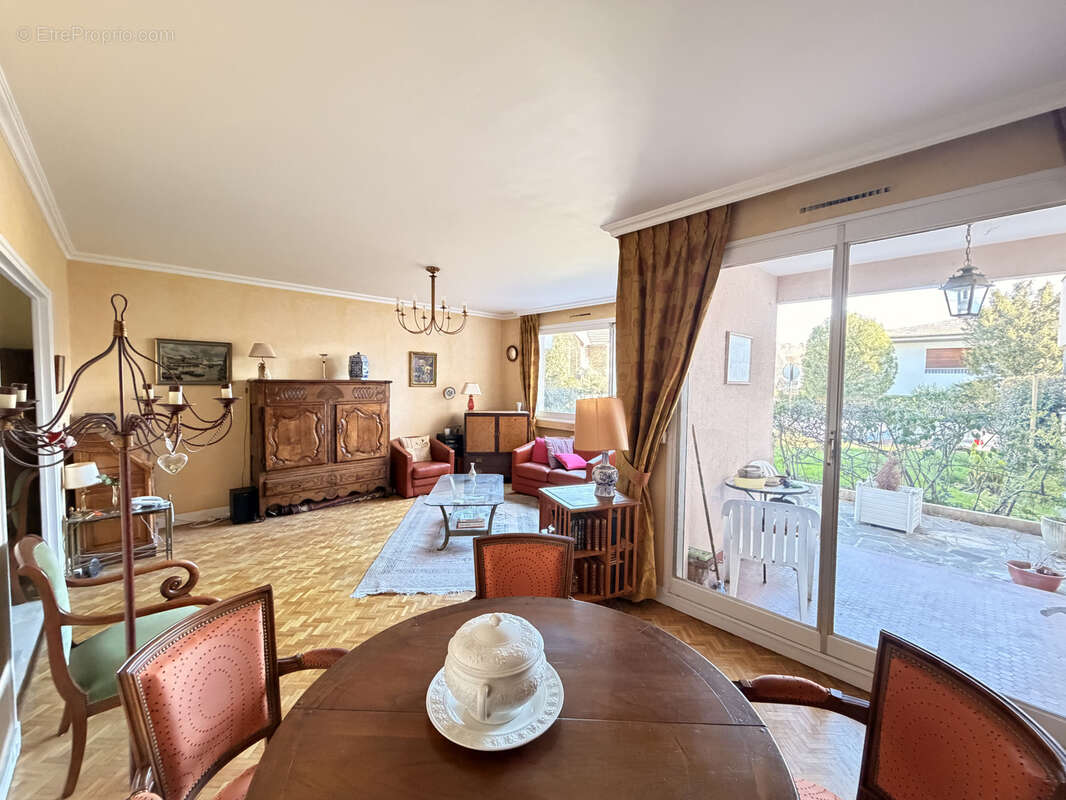 Appartement à SAINT-MAUR-DES-FOSSES