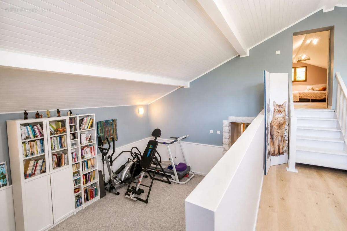 Maison familiale de 170 m² avec piscine à Primarette - photo 19