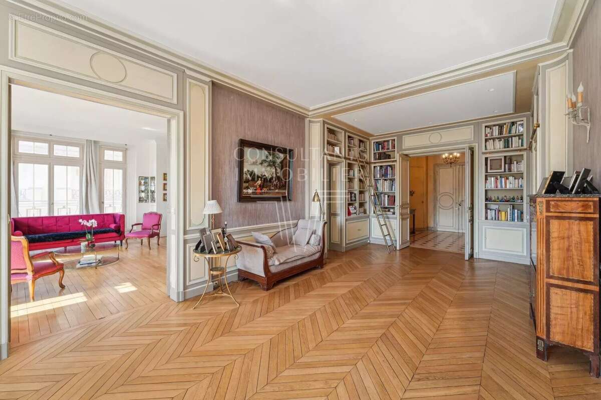 Appartement à NEUILLY-SUR-SEINE