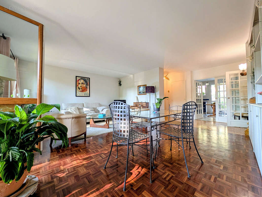 MAISONS-LAFFITTE - Appartement 4 pièces de 80 M² + balcons + cave + séchoir + parking extérieur - photo 2