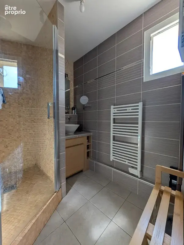 Vente appartement T3 de plain pied, avec jardin et box, à Peyrolles en Provence. - photo 7