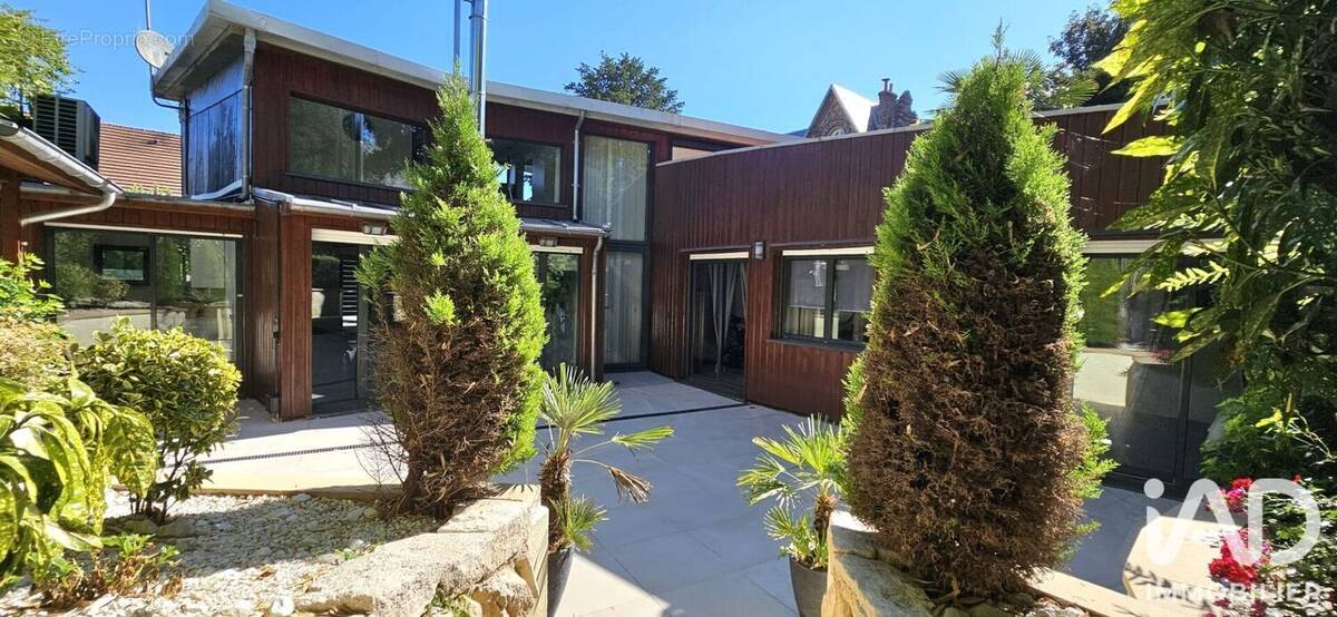 Maison 182 m² à Domont  - photo 1