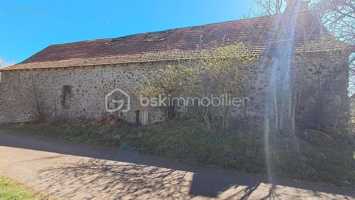 Corps de ferme à rénover sur la commune de Chalinargues - photo 4