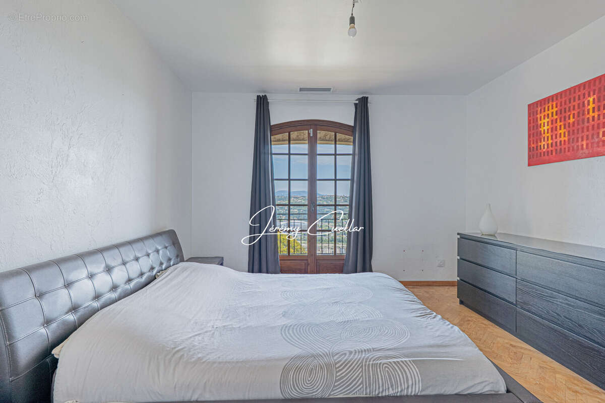 Appartement 165 m² à Saint-Laurent-Du-Var  - photo 29