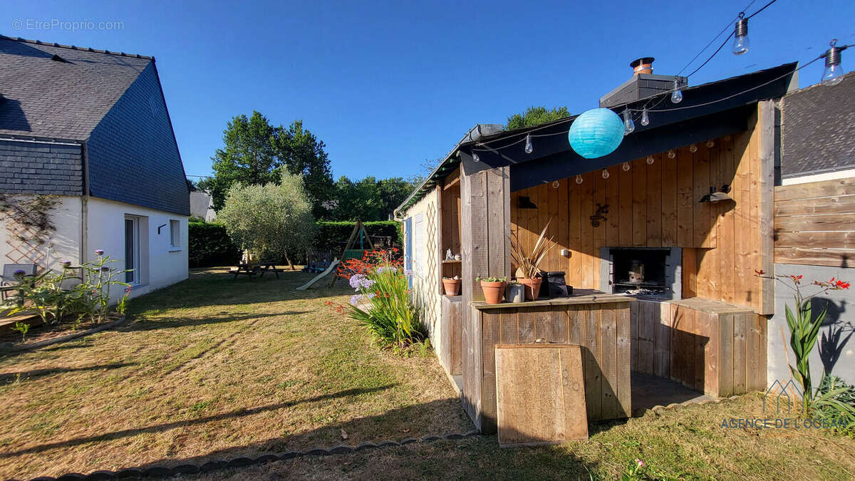 Maison à vendre à Ploemel - 890 m² avec piscine et jardin aménagé - photo 13