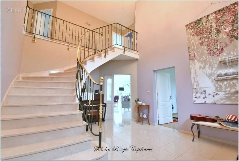 Maison à vendre 9 pièces  avec 5 chambres à LAVAL (53) - photo 2
