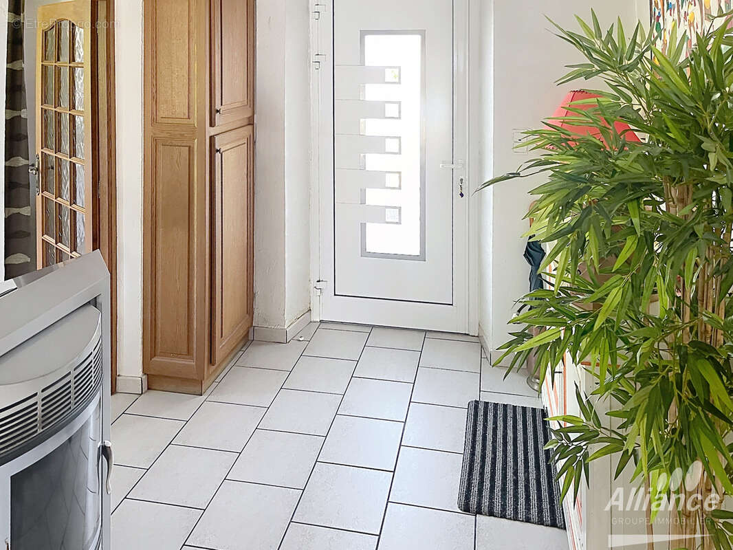 Maison de 151 m2 avec piscine sur un terrain de 1474m2 - photo 8