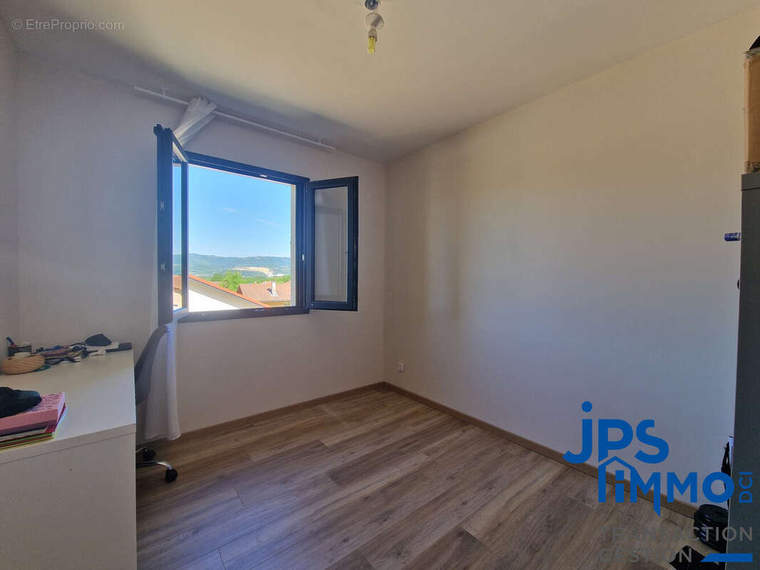 Maison 100 m² à La Riviere  - photo 8