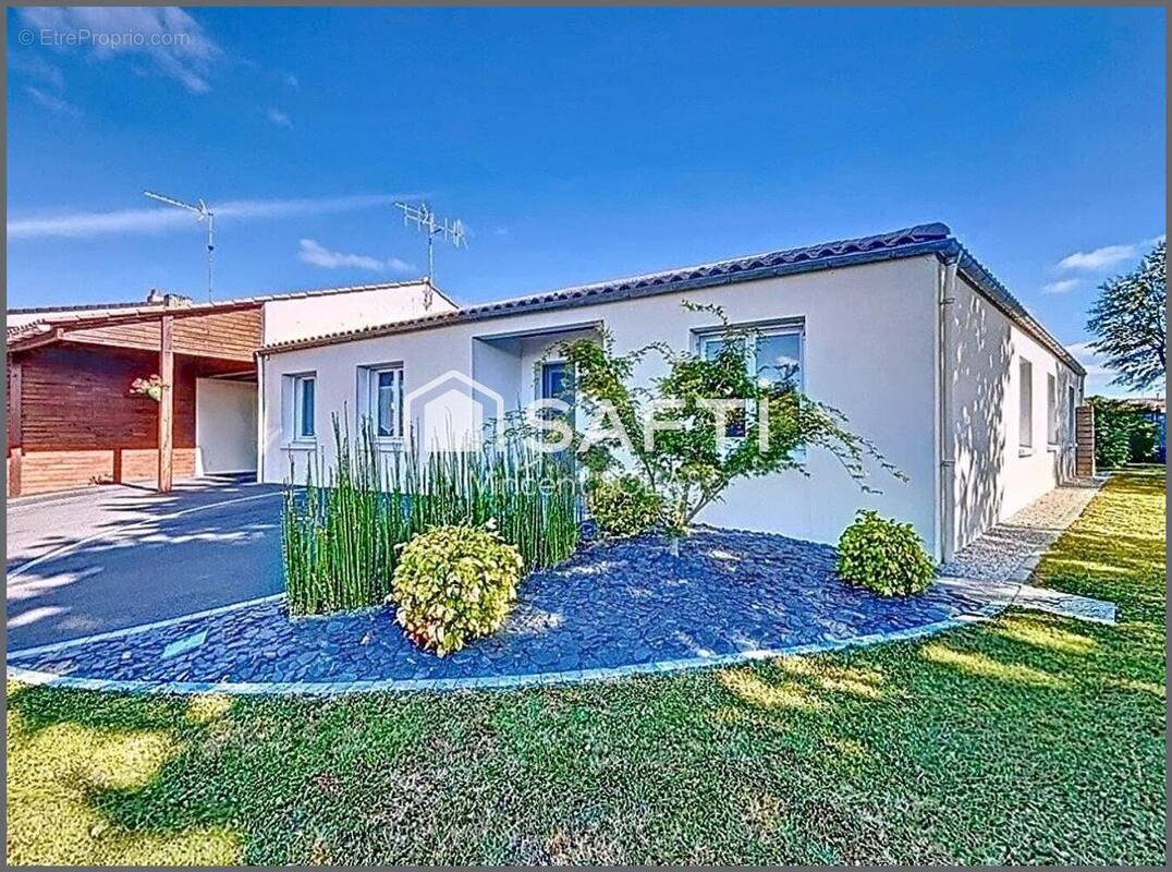 Photo 1 - Maison à VENANSAULT