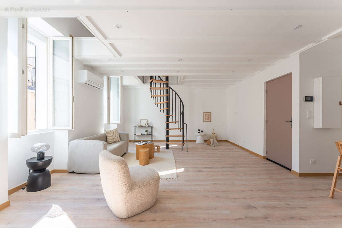 Appartement à MARSEILLE-2E