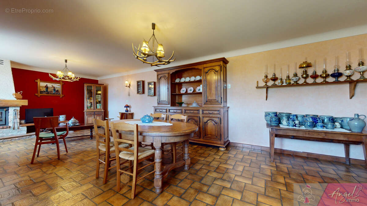 Maison à DAMPIERRE