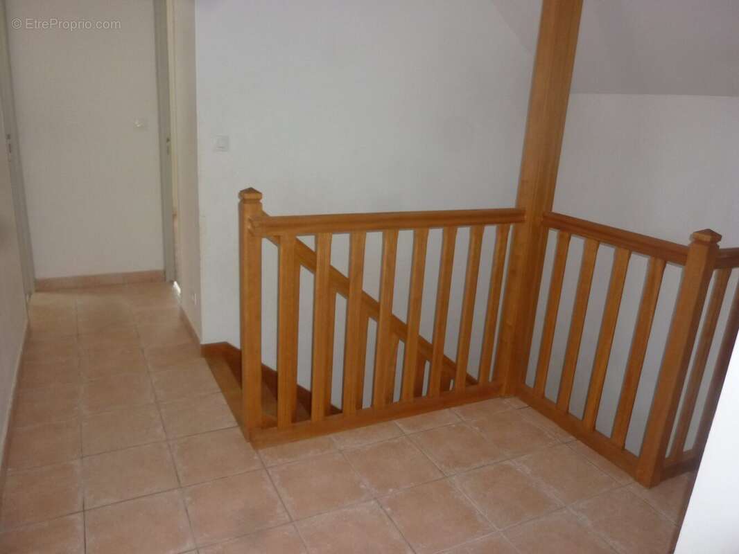 Maison 112 m² à Loue  - photo 7