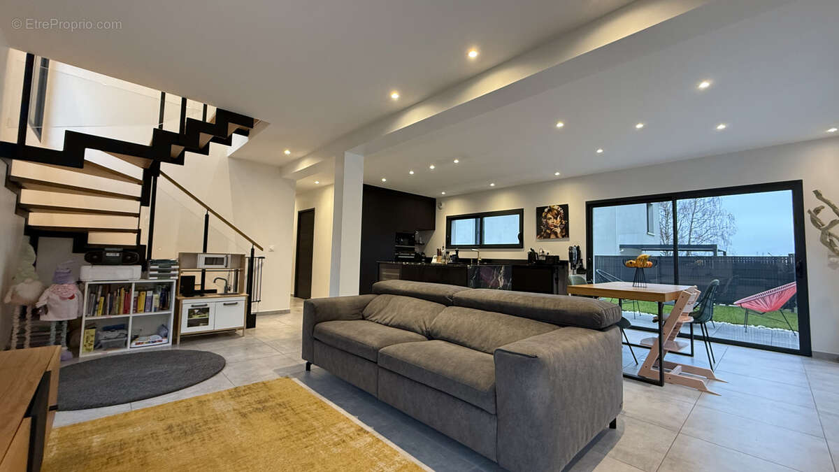 Maison à PREVESSIN-MOENS