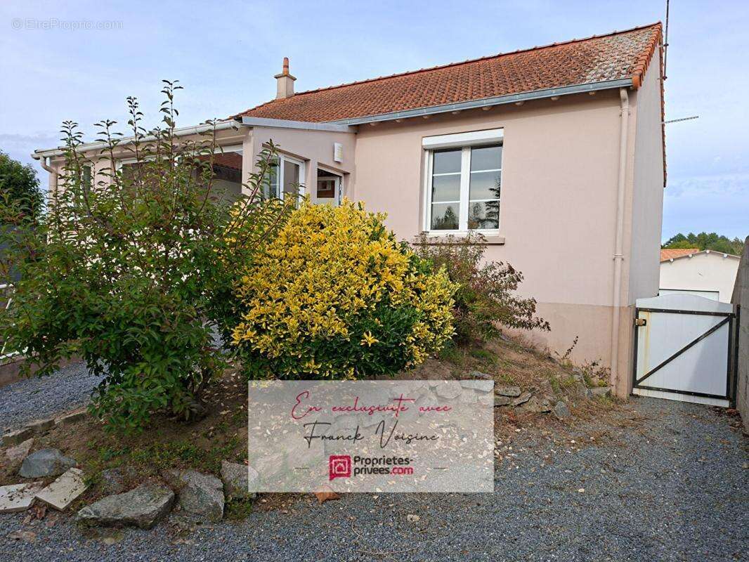 Maison à LES HERBIERS