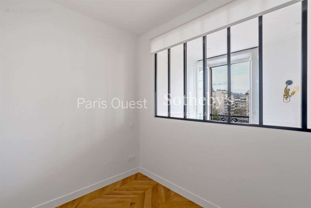 Appartement à PARIS-8E