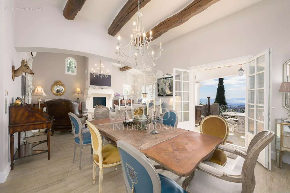 Maison à EZE